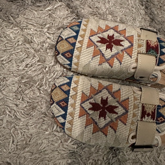 Aztec Patterned Slip-On Clogs - Picture 2 of 2